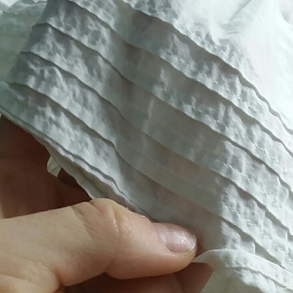 Banana Republic cream ruffle skirt - Picture 2 of 4